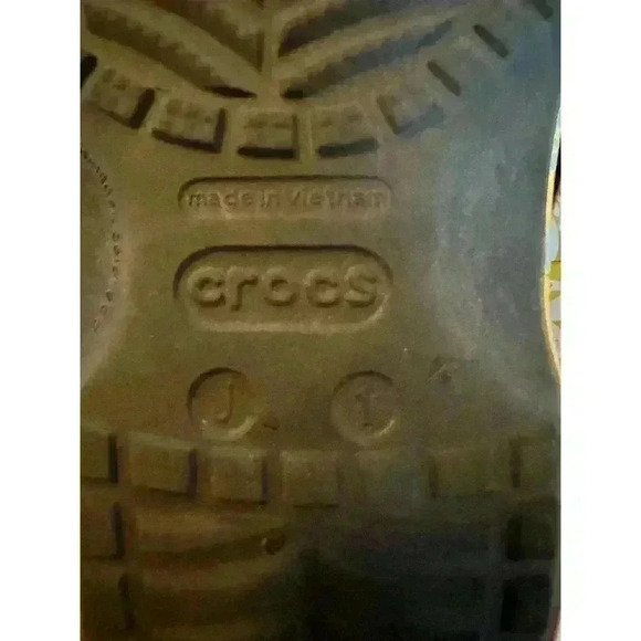 CROCS Size J1 Classic Disney Mickey Mouse Rainbow Celebration - Picture 9 of 10